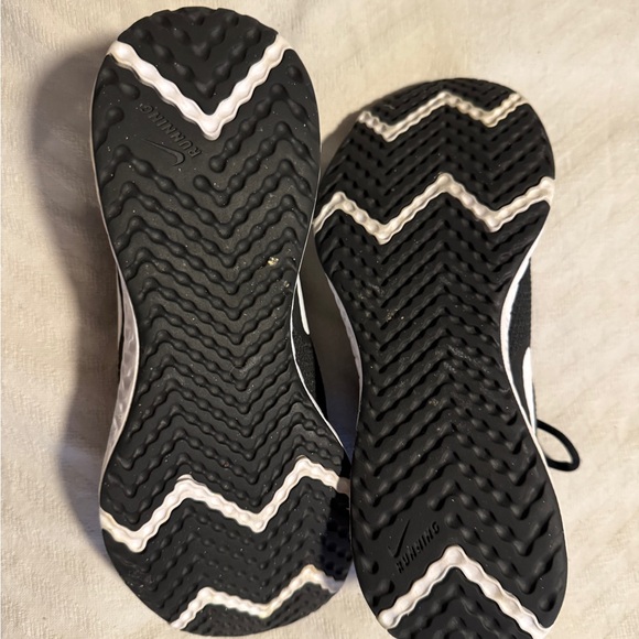 Nike Revolution Women’s Black Running Shoes Excellent Condition - Picture 5 of 7